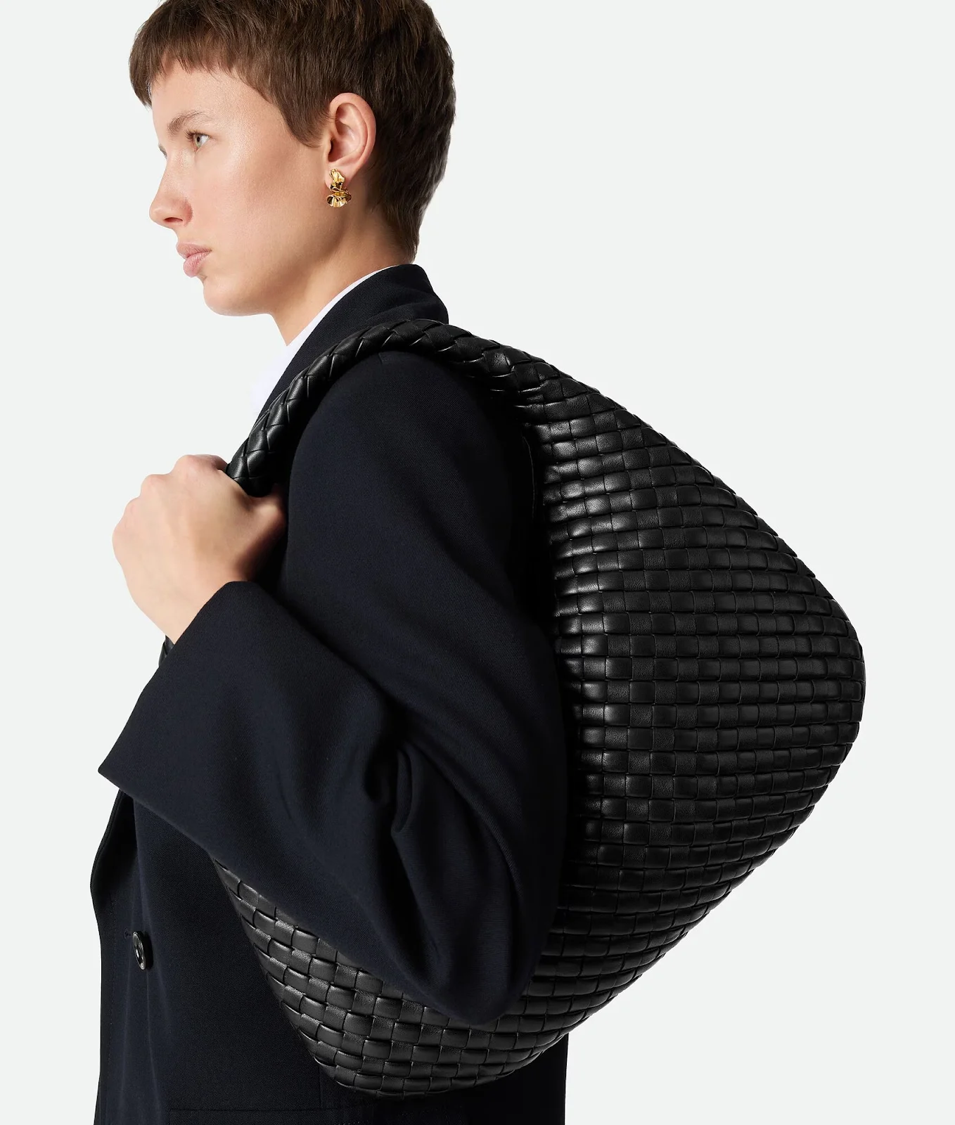 Detailed Intrecciato weave on the Bottega Veneta Maxi Hobo bag.