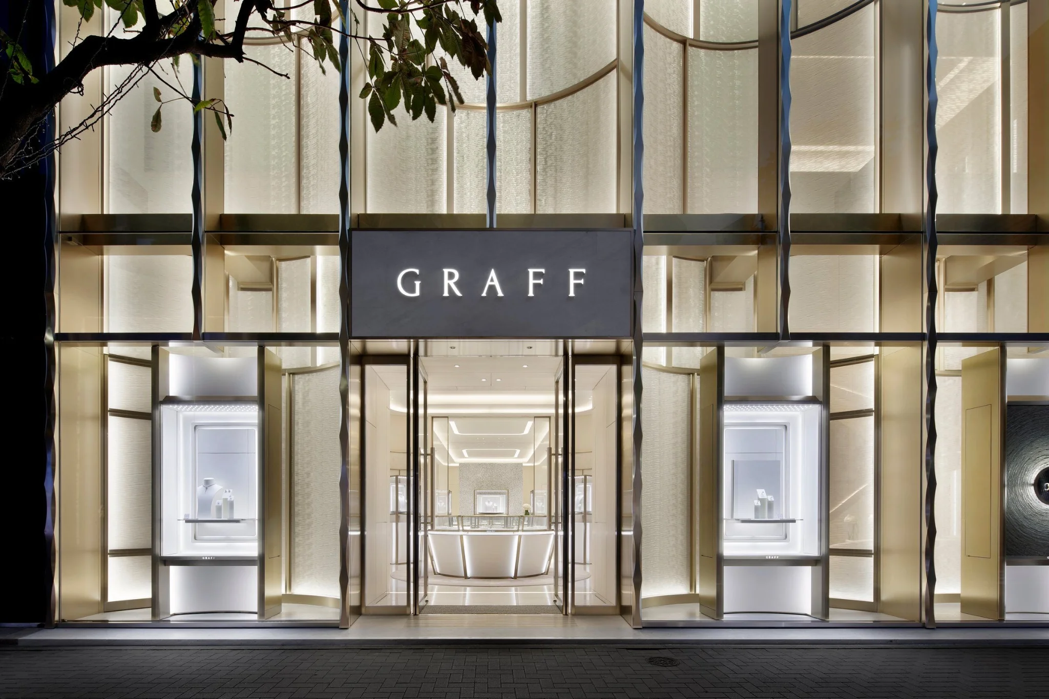 Graff: The ultimate authority in rare diamonds and world-class gemstones, revered by VVIP collectors worldwide.