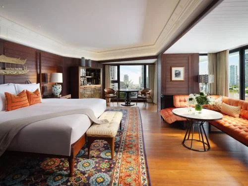 The elegant lobby and riverside view of Shangri-La Bangkok