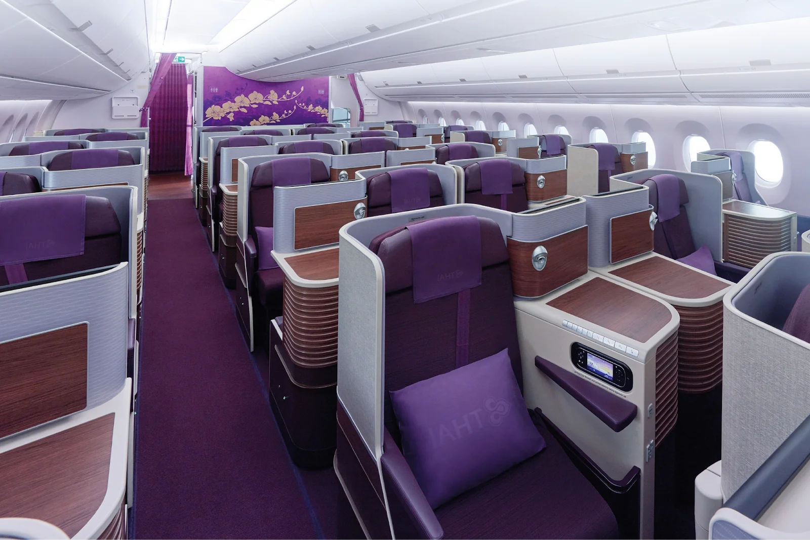 ที่นั่ง Royal Silk Class การบินไทย บนเครื่องบิน Airbus A350 บินตรงสู่ยุโรป